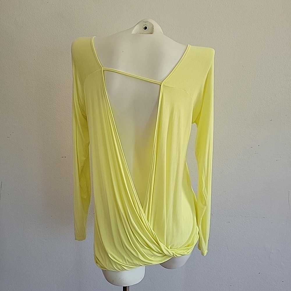 Zyia Active‎ Top Small Yellow Backless Twist Long Sleeve Athleisure Basic Casual
